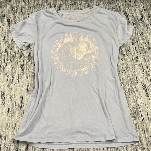 Cute graphic tee💙 - Picture 1 of 3